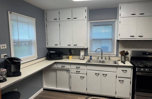 West Newton House | Charming 2-bedroom house in brilliant Indianapolis with AC, WiFi