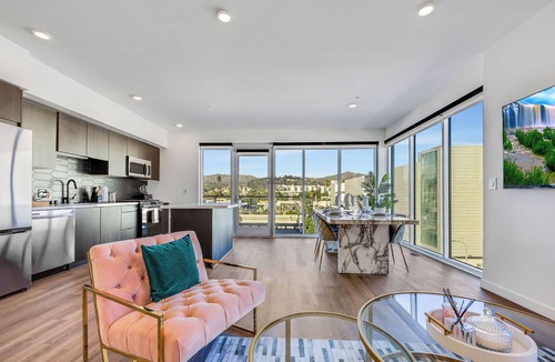 Little Armenia Hotel | Charming 2-bedroom in Hollywood with Hollywood Sign View
