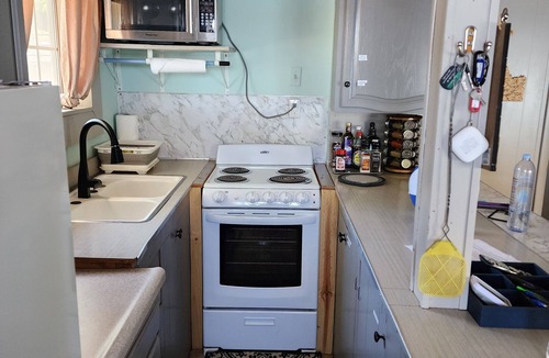 Bellevue Cabin | Charming 2 bedroom waterfront cabin at West Magic Id. 83352 with hot tub.