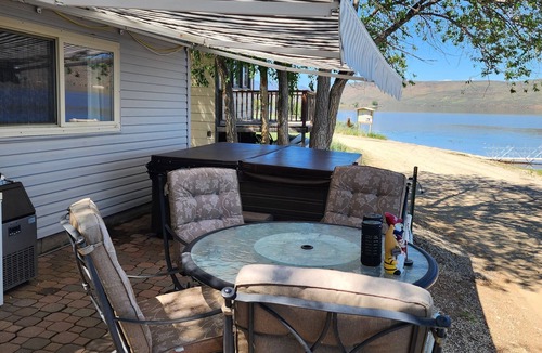 Bellevue Cabin | Charming 2 bedroom waterfront cabin at West Magic Id. 83352 with hot tub.