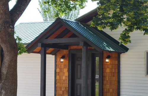Bonners Ferry House | Charming 3/2 home with deck to enjoy mountain views in peaceful Bonners Ferry