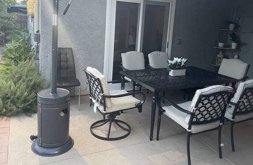 Glendale Apartment | Charming 3 bed/2.5 bath house in Granada hills South