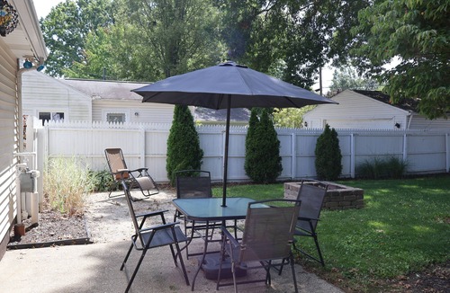 Cuyahoga Falls House | Charming 3-bedroom house with WiFi and AC in beautiful Cuyahoga Falls