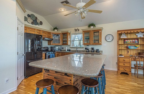 Jamaica Beach Cottage | Charming 3-bedroom cottage with AC in Jamaica Beach