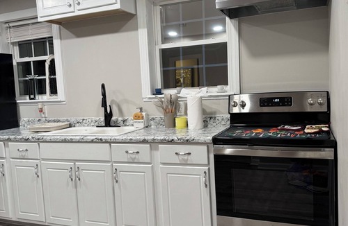 Goldsboro House | Charming 3-bedroom, 2 bathroom house with WiFi, AC in wonderful Goldsboro.