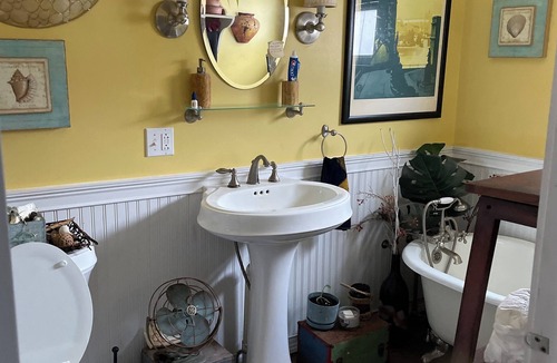 Ellenville House | Charming 3-bedroom house in lovely Ellenville with fitness and gaming area, WiFi