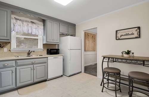 Petersburg House | Charming 3-bedroom house with AC and big yard in Petersburg,VA