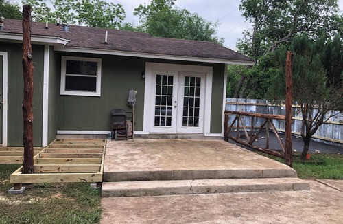 Dunbar House | Charming 3-bedroom house in San Marcos close to river outlets downtown n moren