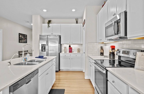 Maxwell House | Charming 3-bedroom house w/King bed in Pendleton with WiFi and AC