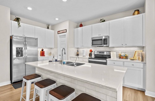 Maxwell House | Charming 3-bedroom house w/King bed in Pendleton with WiFi and AC