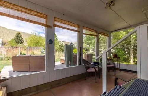 Gardiner House | Charming 3-bedroom house in the North Entrance of Yellowstone National Park