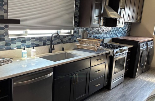 Harbor House | Charming 3-bedroom house with WiFi and AC in Lomita