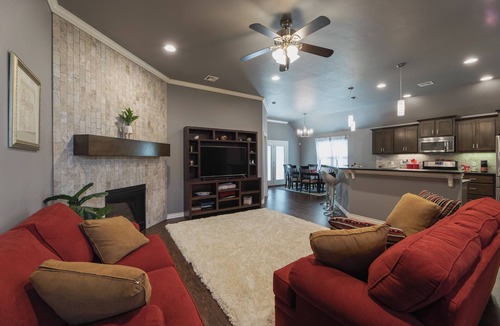 Oklahoma City House | Charming 3-bedroom house in Yukon with indoor fire place