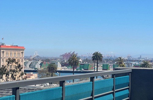 Central San Pedro House | Charming 3-bedroom house in marvelous Los Angeles with WiFi, AC
