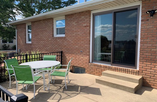 Millersburg House | Charming 3-bedroom house with WiFi and AC in the heart of Walnut Creek.