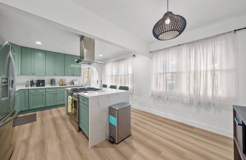 National City House | Charming 3 BEDS,Pool, Hot tub,15Min To ZOO SeaWorld Sesame Place, AirPort