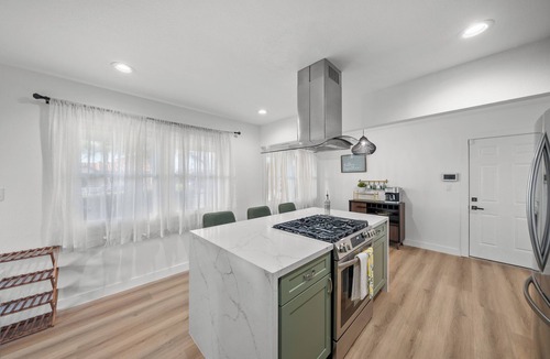 National City House | Charming 3 BEDS,Pool, Hot tub,15Min To ZOO SeaWorld Sesame Place, AirPort