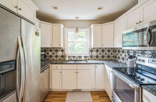 Cary House | Charming 3bedroom home in Welcoming Cary, Centrally Located with Greenway Access