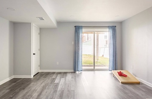 Bridgeport House | Charming 3BR & 2.5Ba nested in KOP w parking, close to Conshy & downtown Philly.