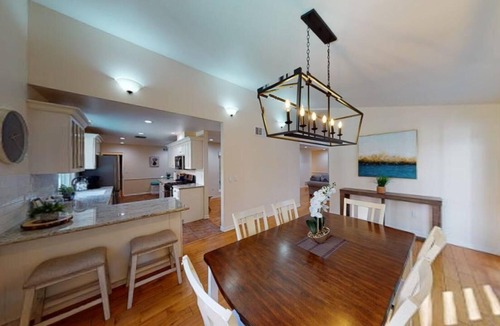 Woodland Hills House | Charming 4 BD residential home in Woodland Hills