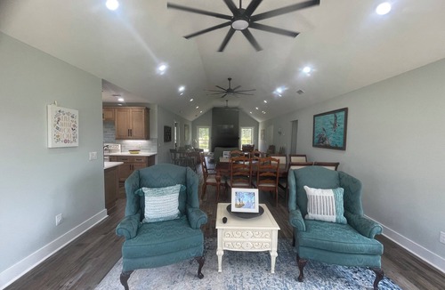 Boiling Spring Lakes House | Charming 4-bedroom, 3-bath house with owner's suite and EV charger in Southport
