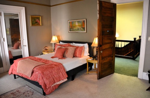 Downtown Toledo Bed & Breakfast | Charming 4-Bedroom Inn with Modern Comforts in Toledo