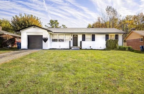 Lawrence House | Charming 4-bedroom house with WiFi in lovely Indianapolis