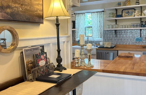Dripping Springs House | Charming 4-BR/4 Bath Farmhouse on 40 beautiful acres in Dripping Springs, Tx
