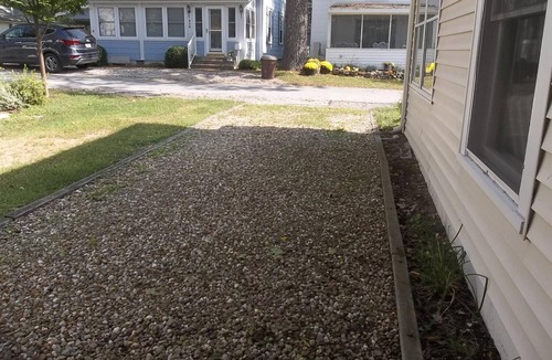 Lakeside Cottage | Charming 4 Bedroom Cottage in Lakeside w/4 person golf cart and linens