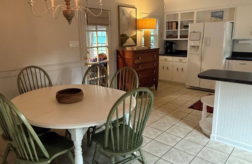 Georgetown House | Charming 5-bedroom coastal cottage walking distance to downtown, park & landing