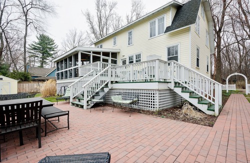 New Buffalo House | Charming 7 Bedroom Home And Coach House ~ Great for Summer Getaways!
