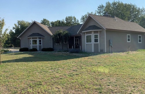 Grantsdale House | Charming and private 3-bedroom house on Camas Creek South of Hamilton