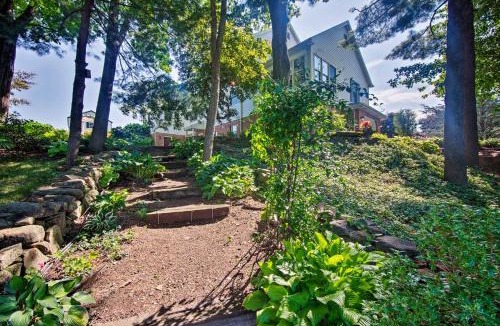 Salunga Apartment | Charming Apartment with Yard and Beautiful Gardens!