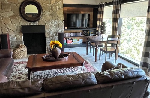 Hayden View Estates Bed & Breakfast | Charming B&B with Wi-Fi, fireplace, TV's, deck and a great view of Hayden Lake