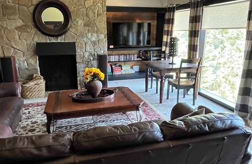 Hayden View Estates Bed & Breakfast | Charming B&B with Wi-Fi, fireplace, TV's, deck and a great view of Hayden Lake