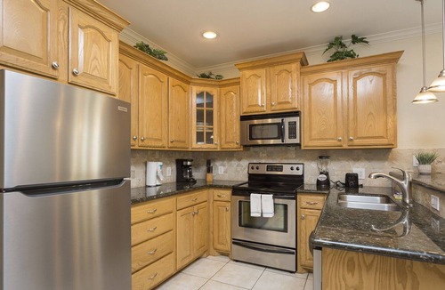 South Padre Island Apartment | Charming Beach Getaway! 2bd/2ba with a pool and just a block from the Beach!