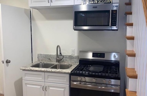 West Newport Cottage | Charming Beach Cottage Duplex-Huge Upper Level
