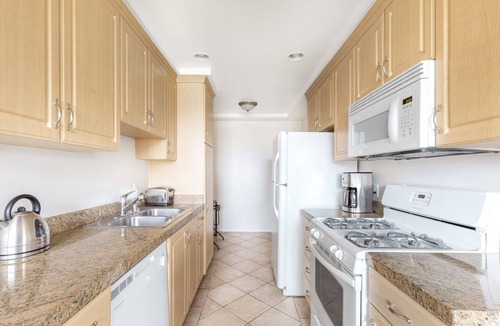 Beverly Grove Apartment | Charming Beverly Hills 1BR and Pool, near Rodeo Drive, by Blueground