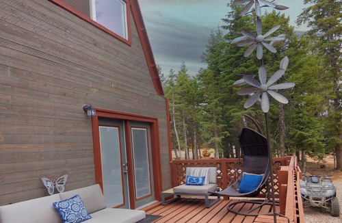 Meadow View Heights Cabin | Charming Blue Farmhouse Cabin