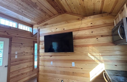 Ferndale Cabin | Charming cabin in St. Charles, AR just 600 yards from the boat ramp