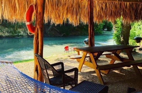 Prairie Lea Cabin | Charming Cabin on the San Marcos River, comfortable, clean, fun, lots to do! L4
