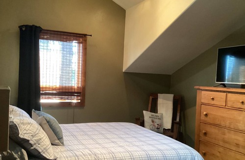Angel Point Cabin | Charming Cabin Overlooking Beautiful Flathead Lake