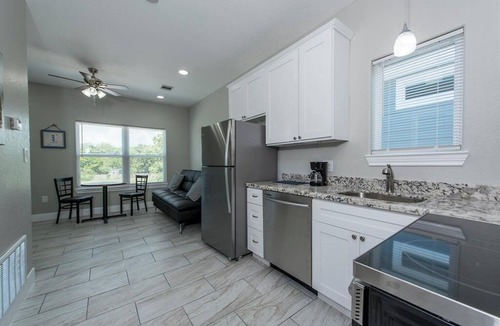San Leon House | Charming cabin with full kitchen! Unit 2/6