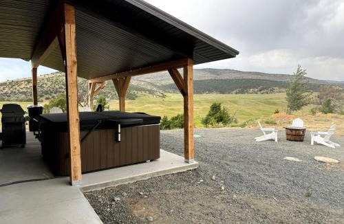 Madison County House | Charming Cabin with Panoramic Mountain Views near Pony in the Tobacco Root Foothills, Montana