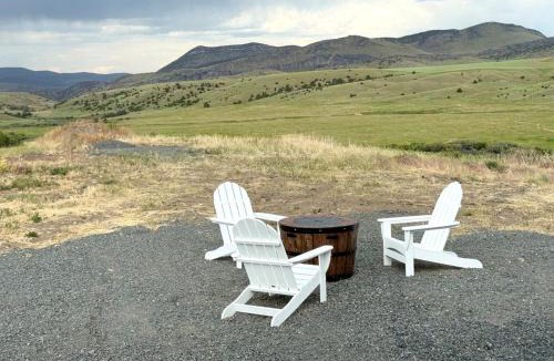 Madison County House | Charming Cabin with Panoramic Mountain Views near Pony in the Tobacco Root Foothills, Montana