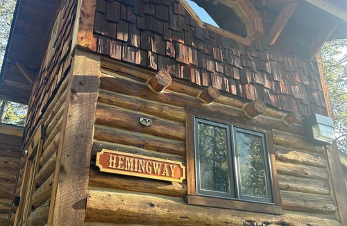 Silver Gate Cabin | Charming cabin with WiFi in Silver Gate/Cooke City