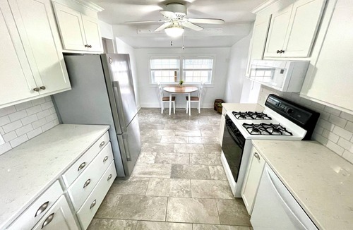 Vermilion House | Charming Coastal Cape Cod w/King Bed, Bikes, & Game Room near Downtown Beach