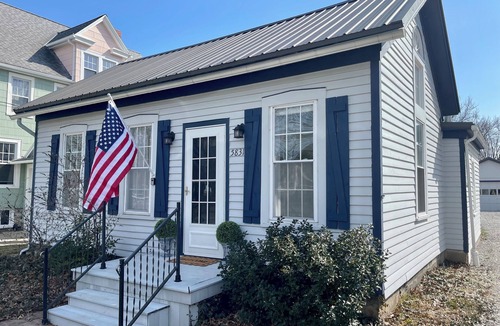 Vermilion House | Charming Coastal Cape Cod w/King Bed, Bikes, & Game Room near Downtown Beach
