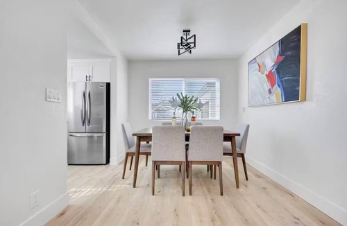 Zaferia House | Charming Coastal Retreat LB 2/2 home 5 Min 2 Beach