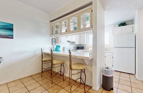 South Padre Island Condo | Charming Condo at The Dolphins w/3 Patios, Pool & Hot Tub - 1 Block to Gulf